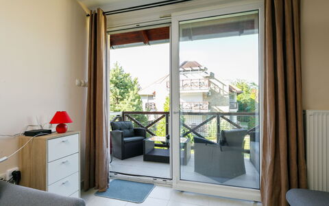 Karen: Bâtiment, Architecture, Ciel, Confort, Ombre, Plante D'Appartement, Plante, Immobilier, Salon
