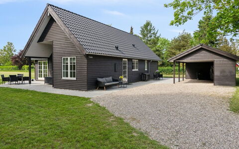 Emmalina - 1.3Km from the Sea: Maison, Domicile, Porte, Toit, Chalet, Biens, Jardin, Ombre, Siding, Cour