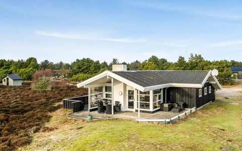 Josef - 950M from the Sea: Toit, Maison, Domicile, Chalet, Porte, Siding, Plate-Forme, Porche, Planche, Dur