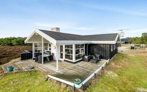 Josef - 950M from the Sea: Toit, Maison, Domicile, Chalet, Porte, Siding, Plate-Forme, Porche, Planche, Dur