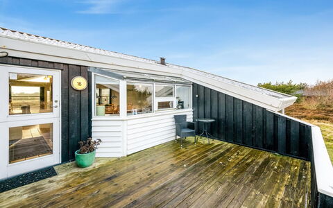Josef - 950M from the Sea: Toit, Maison, Domicile, Chalet, Porte, Siding, Plate-Forme, Porche, Planche, Dur