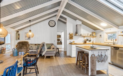 Pauliina - 500M from the Sea: Bois, Domicile, Porche, Plate-Forme, Dur, Toit, Tache De Bois, Parquet, Eco Hôtel