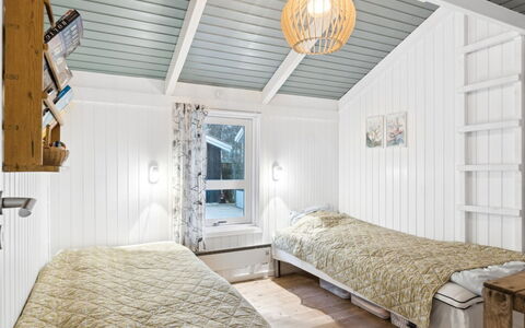 Pauliina - 500M from the Sea: Bois, Domicile, Porche, Plate-Forme, Dur, Toit, Tache De Bois, Parquet, Eco Hôtel