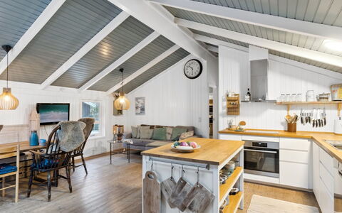 Pauliina - 500M from the Sea: Bois, Domicile, Porche, Plate-Forme, Dur, Toit, Tache De Bois, Parquet, Eco Hôtel