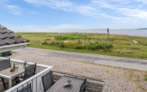 Liutulf - 40M from the Sea: Bleu, Arbuste, Chalet, Couverture De Sol, Jardin, Biens, Ombre, Aménagement Paysager, Ferme, Eco Hôtel