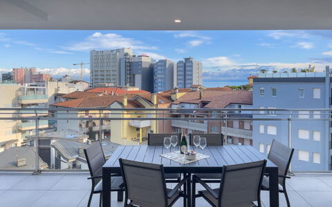 Lignano Sabbiadoro 636: Meubles, Chaise, Table, Appartement, Mobilier De Jardin, Balcon, Table Cuisine Et Salle A Manger, Condominium, Ombre, Patio