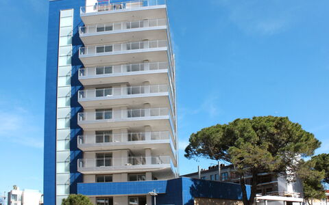 Lignano Sabbiadoro 636: Ciel, Bâtiment, Neige, Pente, Arbre, Maison, Bois, Plante, Gelé, Chaîne De Montagnes