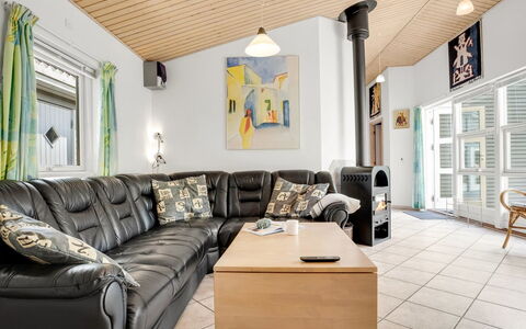 Gravers - 100M from the Sea: Toit, Maison, Lot Terre, Domicile, Chalet, Biens, Batiments Jardin, Ombre, Cabane En Rondins, Aménagement Paysager