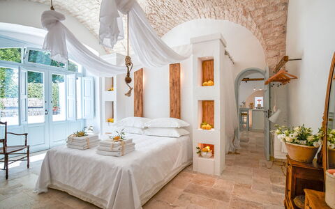 Masseria Lamacerase: Propriété, Plante, Meubles, Bâtiment, Décoration, Confort, Pot De Fleur, Plante D'Appartement, Table, Design Intérieur