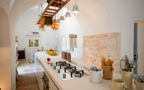 Masseria Lamacerase: Table, Propriété, Orange, Bois, Design Intérieur, Sol, Sol, Plante D'Appartement, Salon, Immobilier