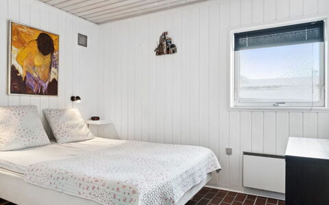 Leny - 900M from the Sea: Mur, Chambre, Bois, Lit, Sol, Sol, Design Intérieur, Drap De Lit, Plafond, Meubles