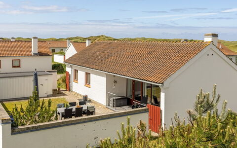 Leny - 900M from the Sea: Bâtiment, Fenêtre, Maison, Toit, Domicile, Zone Résidentielle, Façade, Architecture, Chalet, Lot Terre