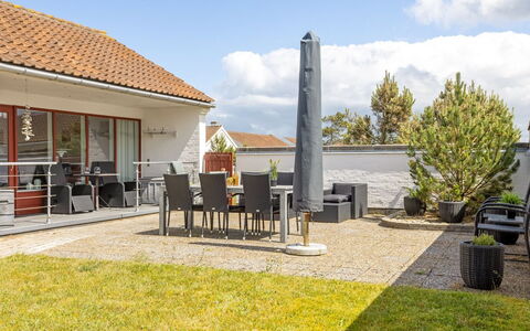 Leny - 900M from the Sea: Domicile, Zone Résidentielle, Lot Terre, Jardin, Mobilier De Jardin, Ombre, Aménagement Paysager, Biens, Chaise, Pot De Fleur