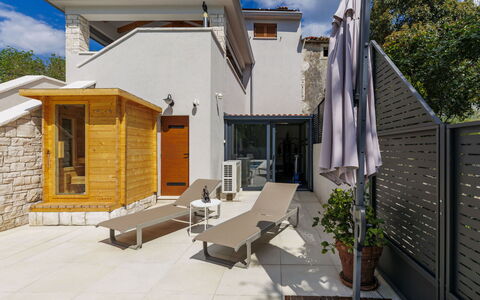 Villa Lora: Domicile, Zone Résidentielle, Maison, Composite, Design Urbain, Porte, Ombre, Béton, Biens, Balcon
