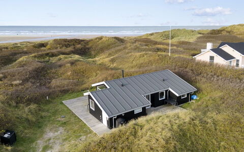 Mirla - 50M from the Sea: 