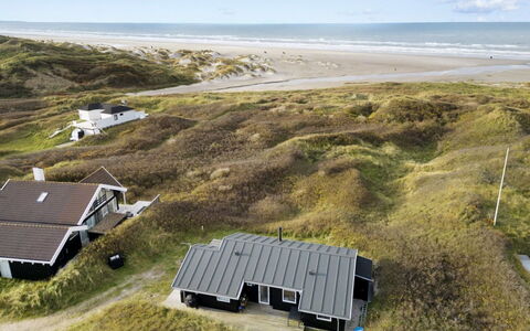 Mirla - 50M from the Sea: 