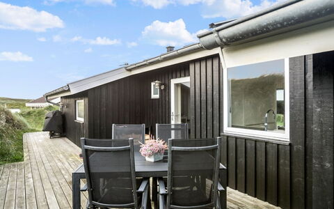 Mirla - 50M from the Sea: 