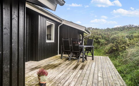 Mirla - 50M from the Sea: 