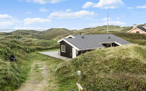 Mirla - 50M from the Sea: 