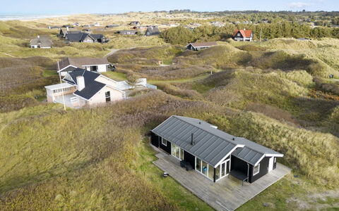 Mirla - 50M from the Sea: 