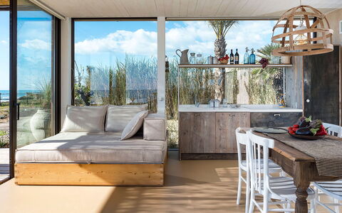 Casa Ninfa - Ispica, Sicilia: Propriété, Nuage, Meubles, Bâtiment, Bois, Table, Design Intérieur, Ombre, Confort, Sol