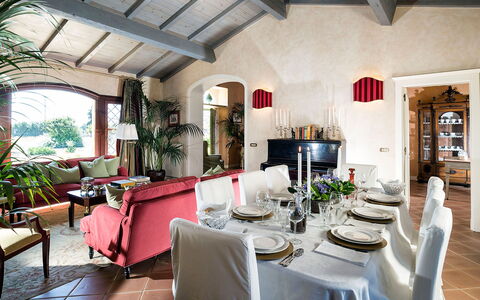 Casa Colore - Siracusa, Sicilia: Plante, Table, Propriété, Meubles, Chaise, Plante D'Appartement, Design Intérieur, Pot De Fleur, Salon, Immobilier