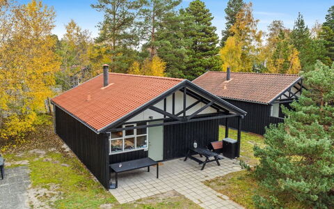 Gudrund - 250M from the Sea: Toit, Maison, Domicile, Chalet, Porte, Siding, Plate-Forme, Porche, Planche, Dur