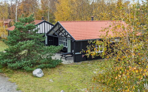Gudrund - 250M from the Sea: Maison, Domicile, Toit, Chalet, Biens, Aménagement Paysager, Batiments Jardin, Siding, Ferme