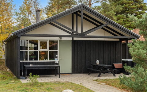 Gudrund - 250M from the Sea: Maison, Domicile, Toit, Chalet, Biens, Aménagement Paysager, Batiments Jardin, Siding, Ferme