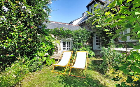 La Dolce Vita Brezhoneg: Arbuste, Maison, Domicile, Jardin, Chalet, Couverture De Sol, Biens, Cour, Aménagement Paysager, Ombre