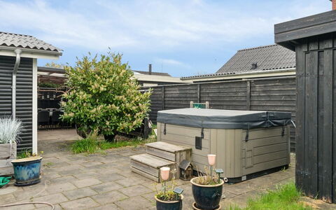 Ritha - 175M from the Sea: Bois, Toit, Architecture, Domicile, Maison, Chalet, Siding, Dur, Pente, Biens