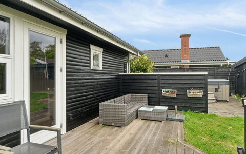 Ritha - 175M from the Sea: Bois, Toit, Architecture, Domicile, Maison, Chalet, Siding, Dur, Pente, Biens