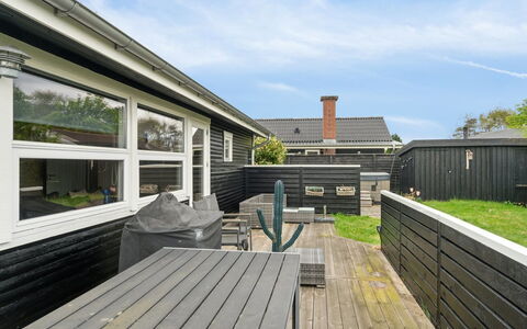 Ritha - 175M from the Sea: Bois, Toit, Architecture, Domicile, Maison, Chalet, Siding, Dur, Pente, Biens