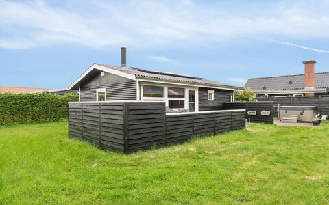 Ritha - 175M from the Sea: Bois, Toit, Architecture, Domicile, Maison, Chalet, Siding, Dur, Pente, Biens