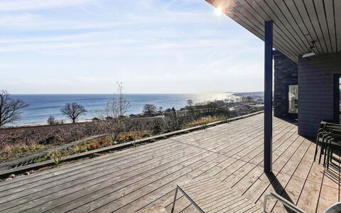 Linda - 200M from the Sea: Herbe, Bois, Zone Rurale, Arbuste, Chalet, Toit, Plaine, Lot Terre, Domicile, Couverture De Sol