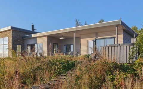Linda - 200M from the Sea: Herbe, Bois, Zone Rurale, Arbuste, Chalet, Toit, Plaine, Lot Terre, Domicile, Couverture De Sol