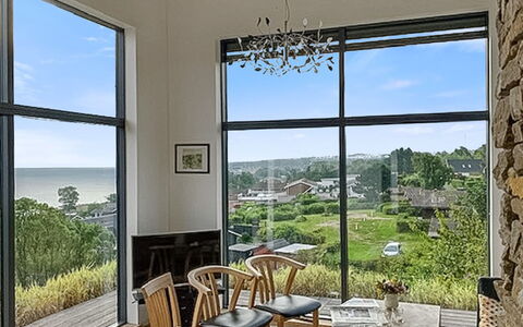 Linda - 200M from the Sea: Herbe, Bois, Zone Rurale, Arbuste, Chalet, Toit, Plaine, Lot Terre, Domicile, Couverture De Sol