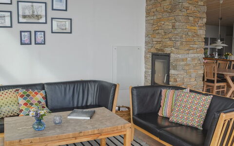 Linda - 200M from the Sea: Herbe, Bois, Zone Rurale, Arbuste, Chalet, Toit, Plaine, Lot Terre, Domicile, Couverture De Sol
