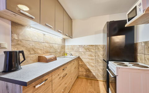 Chaloupka U Lesa: Comptoir, Cabinetry, Cuisine, Principaux Appliance, Appareil De Cuisine, Bois, Sol, Design Intérieur, Plafond, Sol