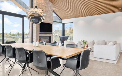 Ilja - 800M from the Sea: Design Intérieur, Bois, Plafond, Sol, Meubles, Sol, Éclairage, Luminaire, Chaise, Salon