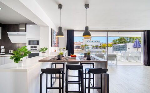 Lighthouse: Meubles, Cuisine, Design Intérieur, Comptoir, Sol, Chaise, Luminaire, Table Cuisine Et Salle A Manger, Table, Plafond