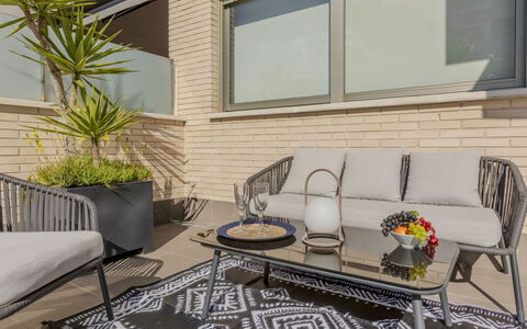 Nova Torredembarra: Meubles, Mobilier De Jardin, Canapé, Chaise, Design Intérieur, Table, Salon, Sol, Pot De Fleur