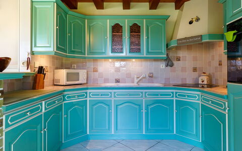 L'Oiseau Bleu: Bleu, Cuisine, Cabinetry, Design Intérieur, Comptoir, Sol, Peindre, Placard, Appareil De Cuisine, Pièce