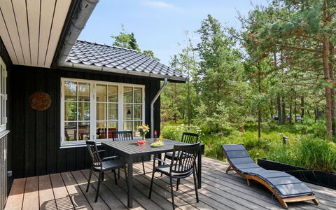 Reinke - 450M from the Sea: Meubles, Design Intérieur, Sol, Sol, Plafond, Pièce, Chaise, Table, Appartement, Table Cuisine Et Salle A Manger