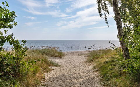 Solfred - 200M from the Sea: Ciel, Bleu, Plan D'Eau, Environnement Naturel, Horizon, Côte, Plage, Cotiers Et Relief Océaniques, Été