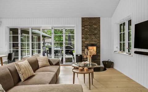 Babara - 350M from the Sea: Bois, Domicile, Porche, Plate-Forme, Dur, Toit, Tache De Bois, Parquet, Eco Hôtel
