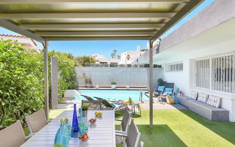 Bungalow San Agustin Et1: Plante, Ciel, Propriété, L'Eau, Arbre, Bleu Azur, Bâtiment, Architecture, Arecales, Zone Résidentielle