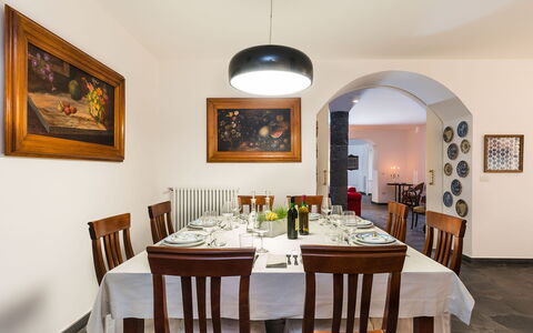 Dimora Vulcano - Castiglione Di Sicilia, Sicilia: Table, Cadre, Meubles, Propriété, Chaise, Design Intérieur, Bois, Immobilier, Salle À Manger, Dur