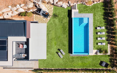 Villa Cinema - Castellammare Del Golfo, Sicilia: Bâtiment, Plante, Vert, Bleu Azur, Bois, Lot Terre, Rectangle, Design Urbain, Herbe, Maison