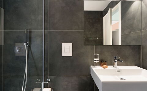 Villa Cinema - Castellammare Del Golfo, Sicilia: Miroir, Robinet, Luminaire Plomberie, Bâtiment, Évier, Lavabo, Salle De Bains, Maison, Bois, Design Intérieur